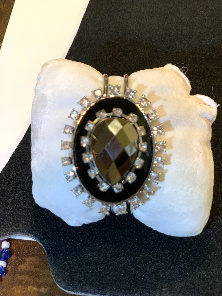 Pulsera blanca y negra con pedrería gruesa brazalete de metal bisutería Foto 4 de 4