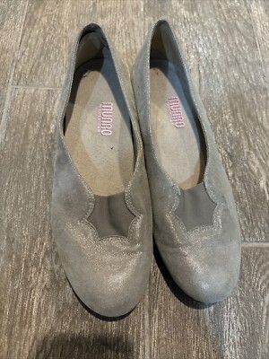 Munro American Silver Fit Walking Wedge Flats Women s Size 8