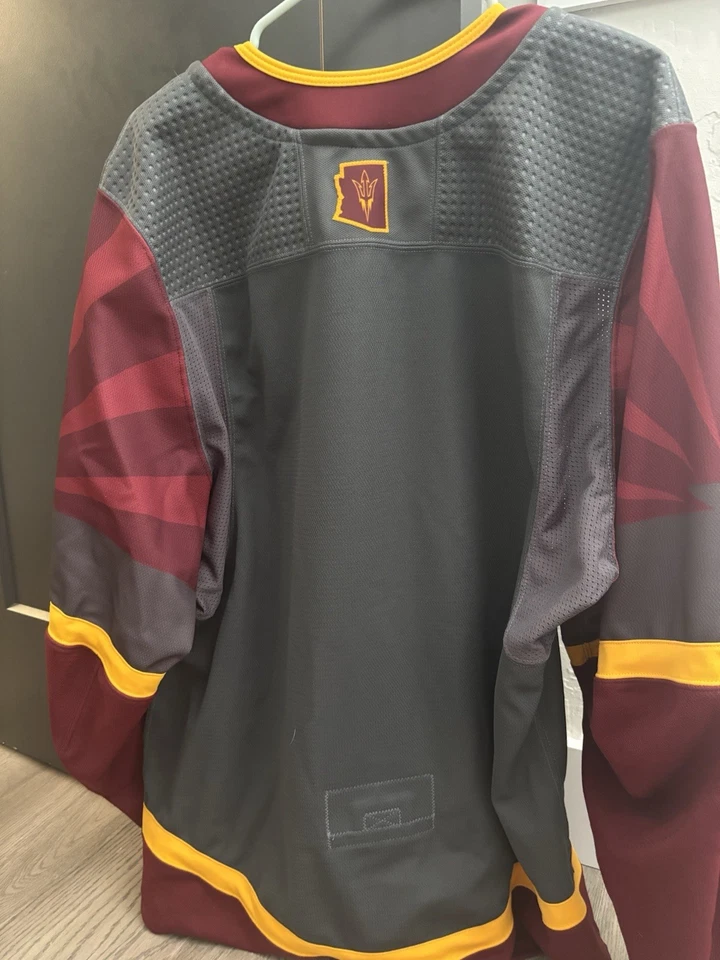 Camiseta de hockey cosida RARA del estado de Arizona - ¡Emitida por el equipo! Horquilla gris. Talla 54 Foto 2 de 4