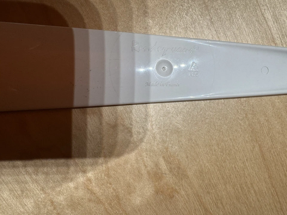 Zapato Rendez-vous de plástico vintage, blanco, hecho en Francia, 14,5" de largo Foto 4 de 4