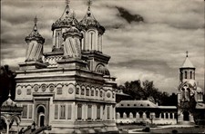 RPPC Episcopal Church Curtea de Arges Romania vintage postcard r727
