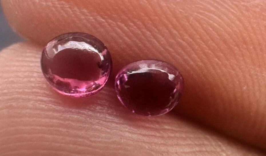 0.9 Ct Natural Small Cabochon Garnets( .5, .4) - Image 4 of 4