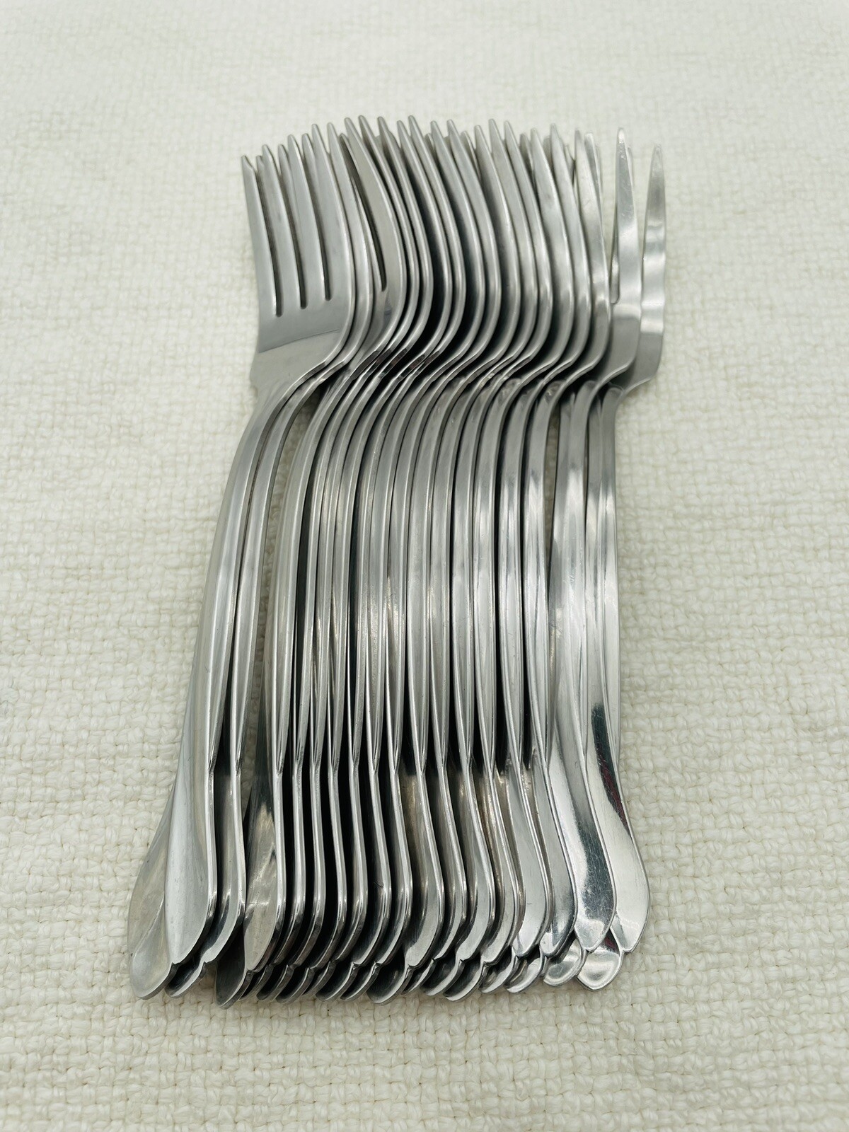 Oneida Satin Tribeca Sets of 4 Salad Forks Stainless Flatware Silverware 199503 eBay