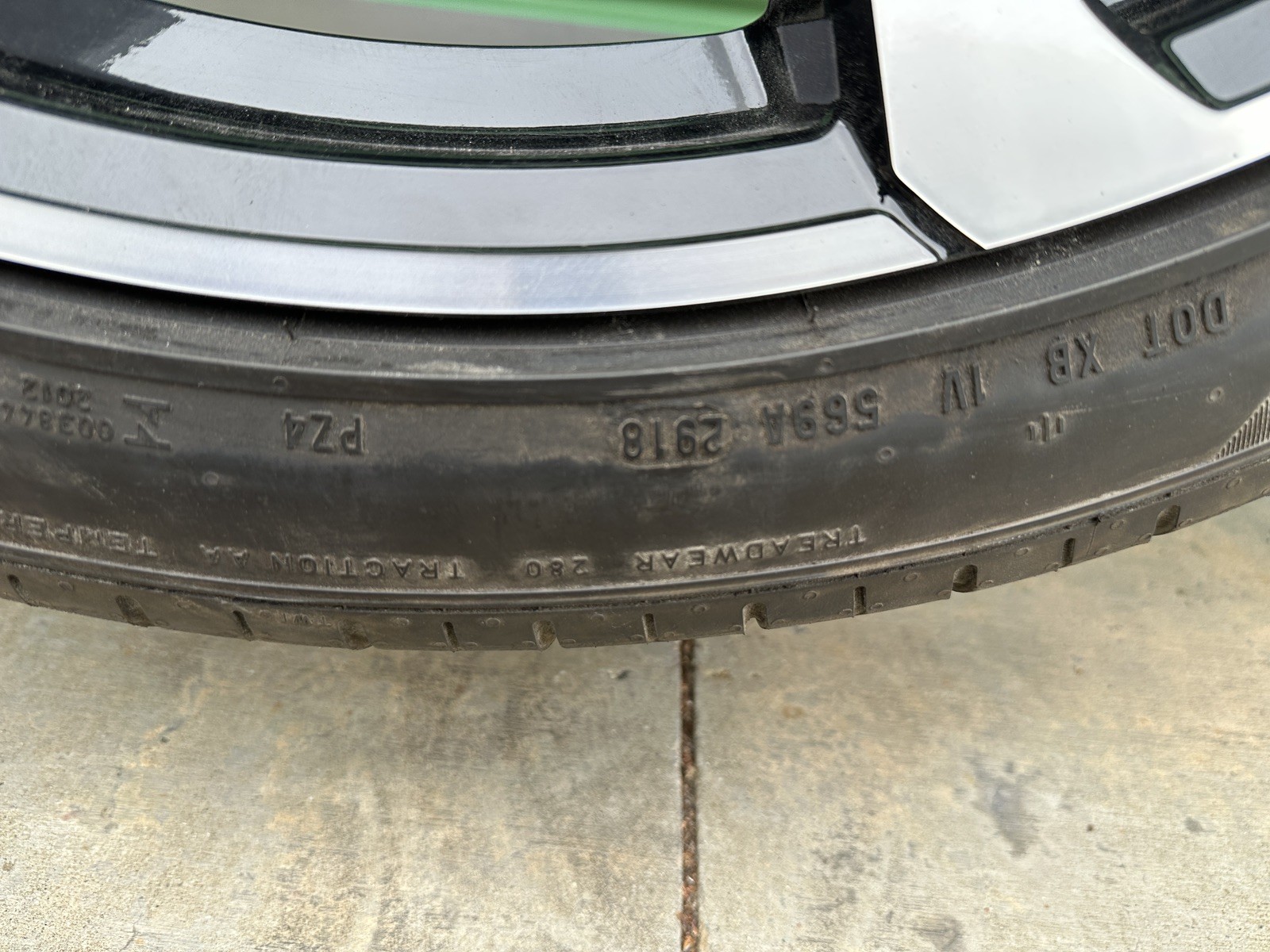 Lamborghini Urus Taigete 23” OEM Wheel & Tire Package – Factory Original