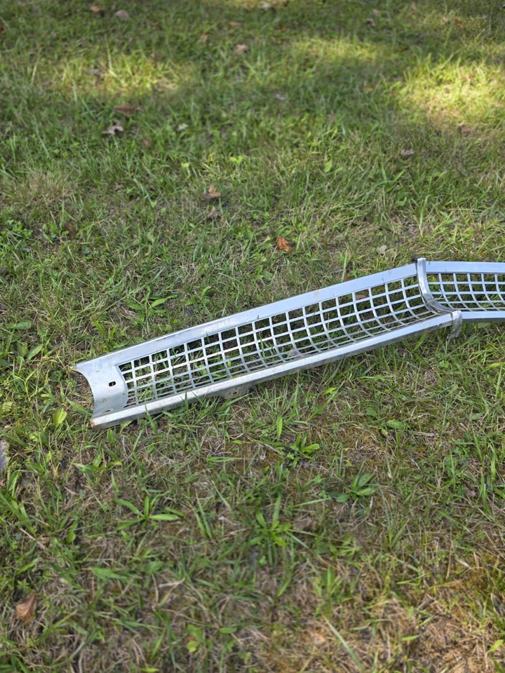 Ford Customline Fairlane 1955 parrilla original con moldura central cromada OEM Foto 3 de 4