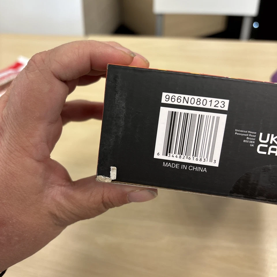 NUEVO NECA DC Batman 1966 Serie de TV Clásica Batgirl Walkie Talkie Réplica Foto 2 de 4