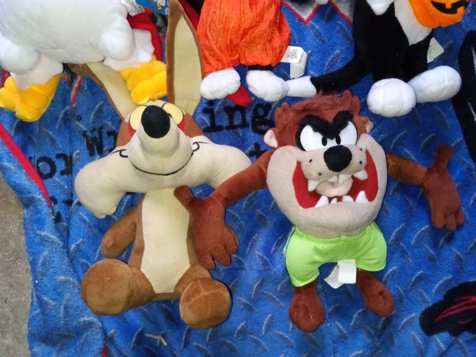 WB Nanco Looney Tunes Plush Lot Foghorn, Sylvester,Wil E Coyote,Taz - Image 3 of 3