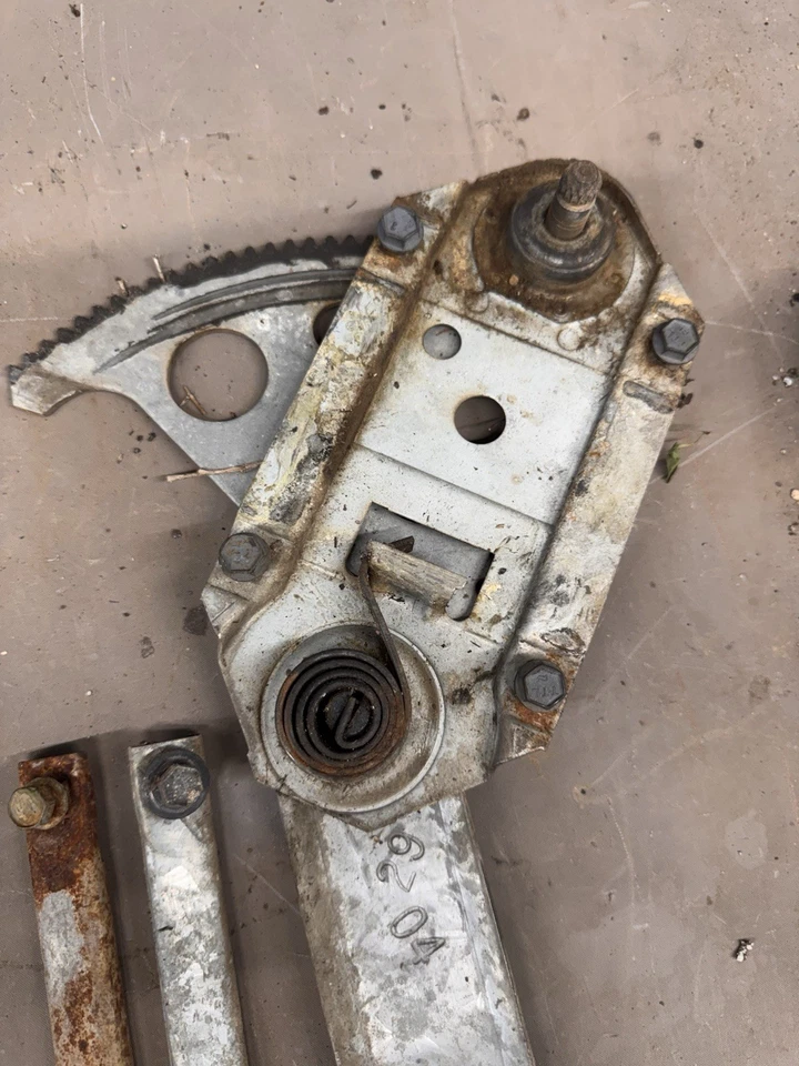 1968-1972 Oldsmobile Vista Cruiser Chevelle Window Regulators Lemans F85 Cutlass - Image 3 of 4