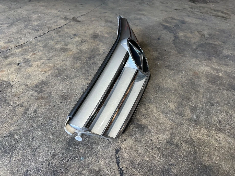 08-14 Mercedes W204 C300 C350 Sport Sedan Radiator Grill Grille Trim Cover OEM - Image 2 of 4
