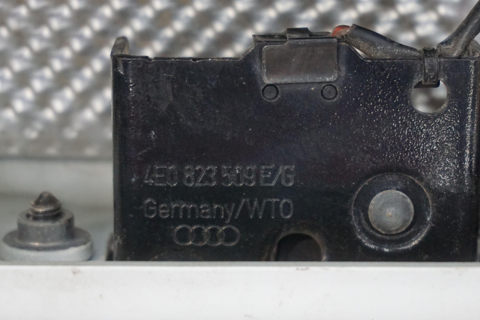 Rear Trunk Engine Compartment Lid Latch Lock 4E0823509 Audi R8 Type 42 2012