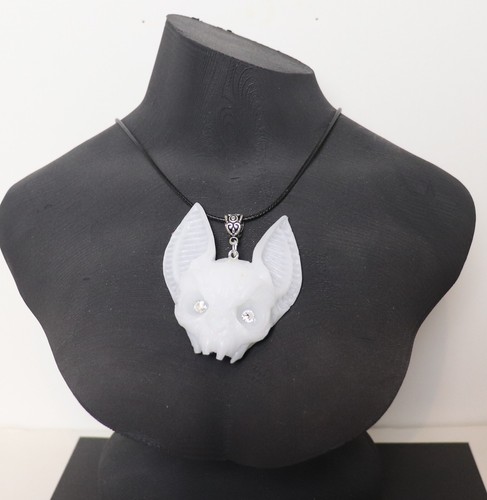 Vampire Bat head necklace hand made from resin 18" necklace 2.5"bat head - 第 27/46 張圖片