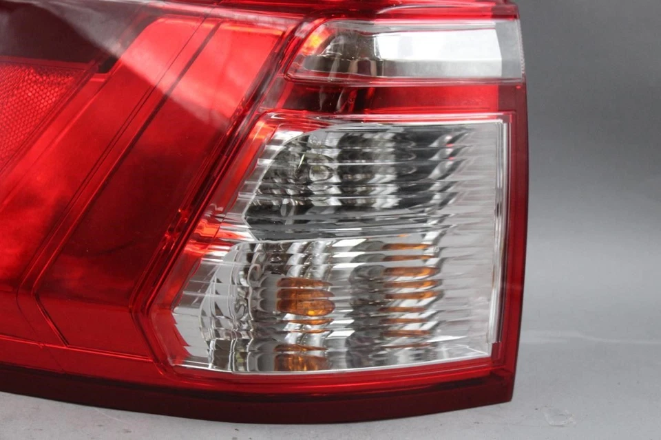 Left Driver Tail Light Lower Fits 2015-2016 HONDA CR-V OEM #39161 - Image 3 of 4