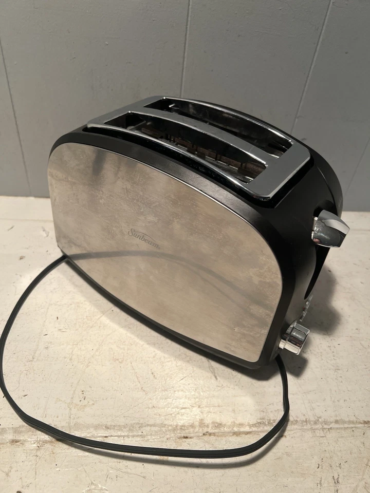 Sunbeam Electric Toaster 2 Slice Model TSSBTRSB03 W/ExtraWide Slots  Gently Used - Image 4 of 4