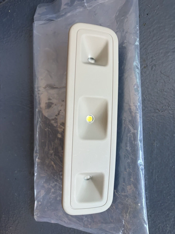 Luz domo central furgoneta de carga 15-21 Chevrolet Chevy GMC Express Savana 23154473 Foto 3 de 4