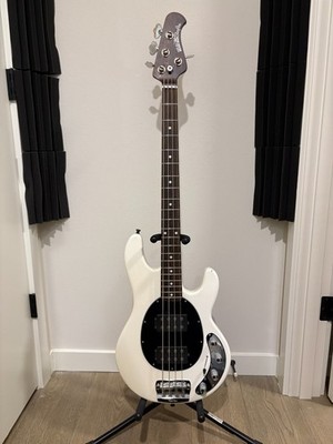 Ernie Ball Music Man Stingray 4 HH 2014 Limited Edition Rosewood N&F - White