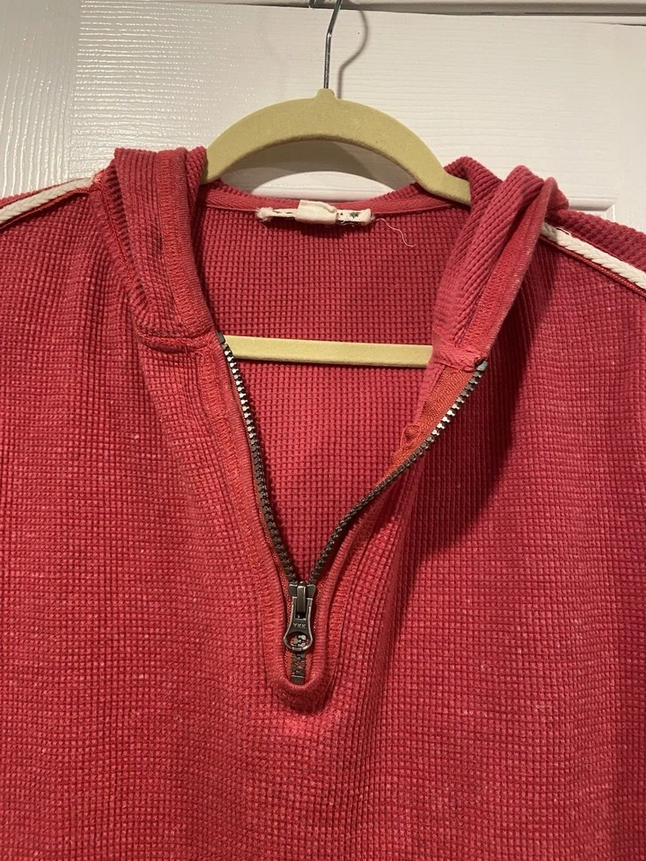Sudadera con capucha manga larga tejida gofre roja talla 1X tallada con volantes Foto 2 de 4