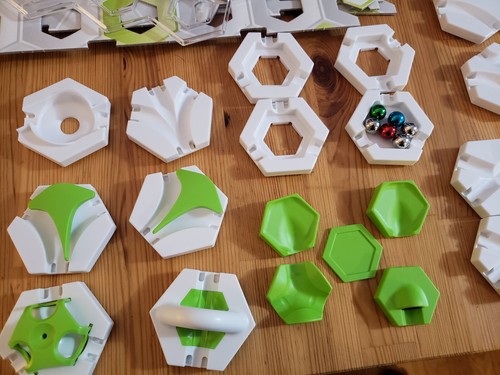 GraviTrax® - 42x Bases + 4x Card Bases + 1x Level + 6x Spheres + 2x Rules - Picture 3 of 4