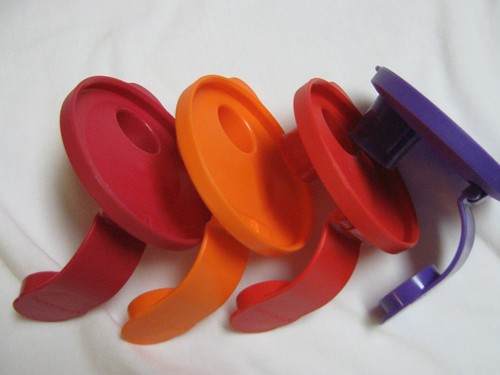 4 TUPPERWARE 16 OZ TUMBLERS 5107L COORDINATING FLIP TOP LIDS 4 DIFFERENT COLORS - Picture 9 of 11
