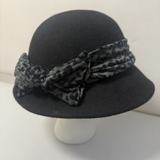Black Cloche Hats Women display picture 3