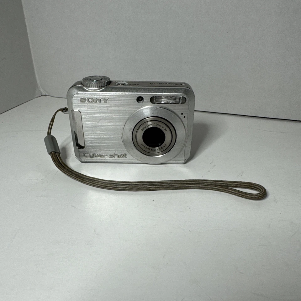 De colección Sony Cyber-shot DSC-S700 7,2 MP-Plateado con Memory Stick *SOLO PARA REPUESTOS* Foto 2 de 4