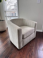 Original HOLLY HUNT - DEE Swivel Lounge Chair