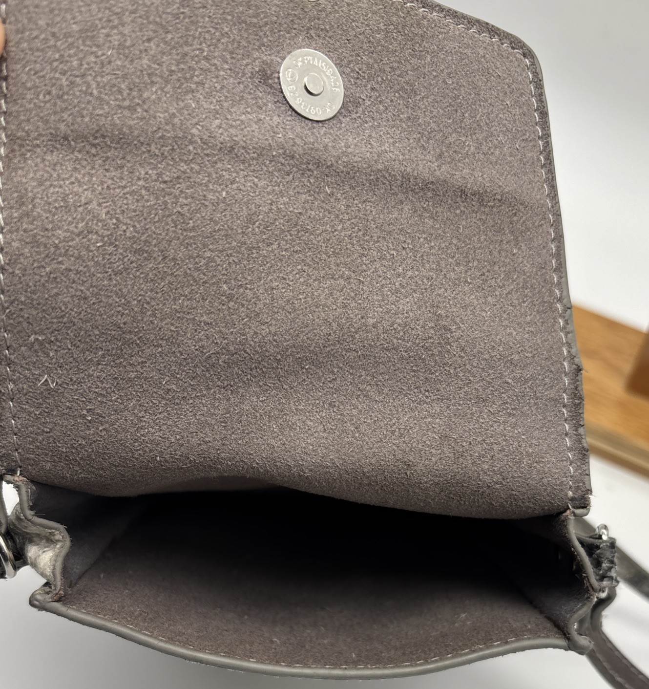 Vtg Gray Python Embossed Leather Crossbody Phone … - image 8