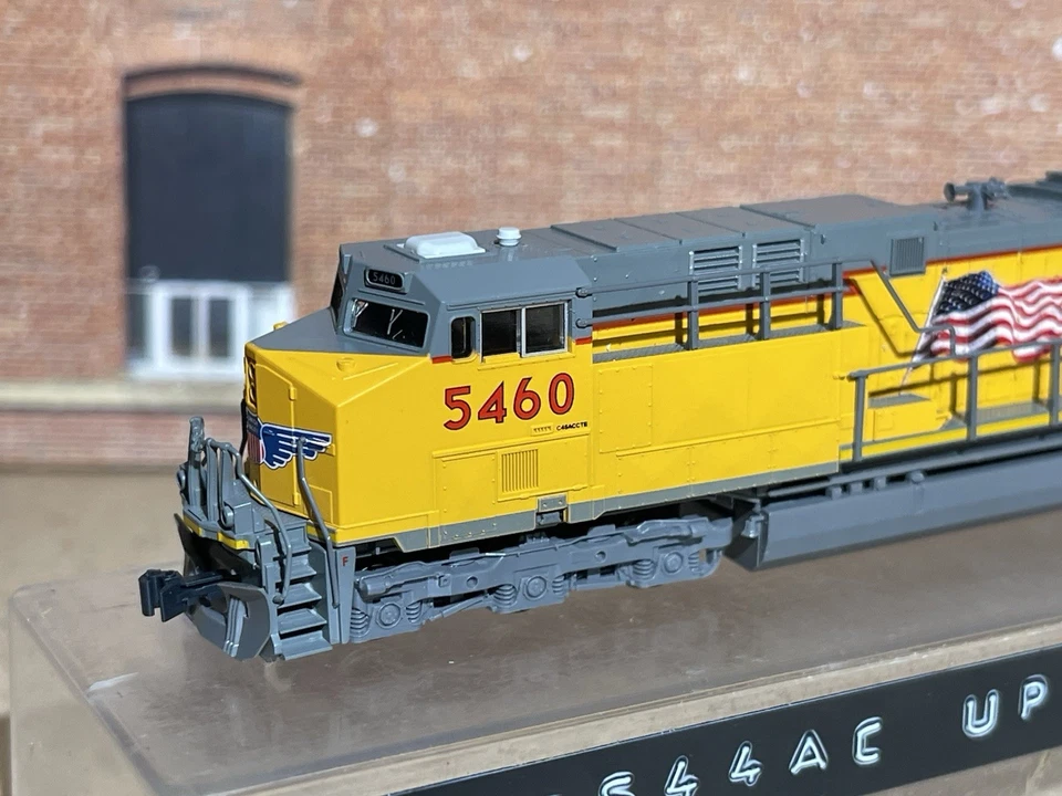 Kato N Scale GE ES44AC Union Pacific Building America Dcc Sound Diesel Loco - Image 4 of 4