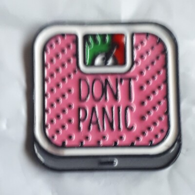 PER ANHALTER DURCH DIE GALAXIS  Pin Anstecker  DON'T PANIC Version 4