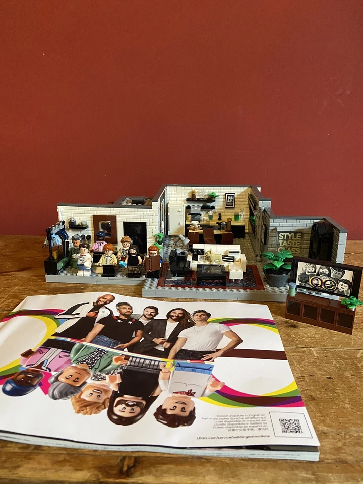 LEGO Icons 10291 Queer Eye: The Fab 5 Loft, photo 1 of 5