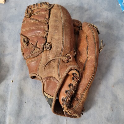 A Baseball Glove Story Written on Boxes for Spalding Gloves: Legendary Craftsmanship Uncovered