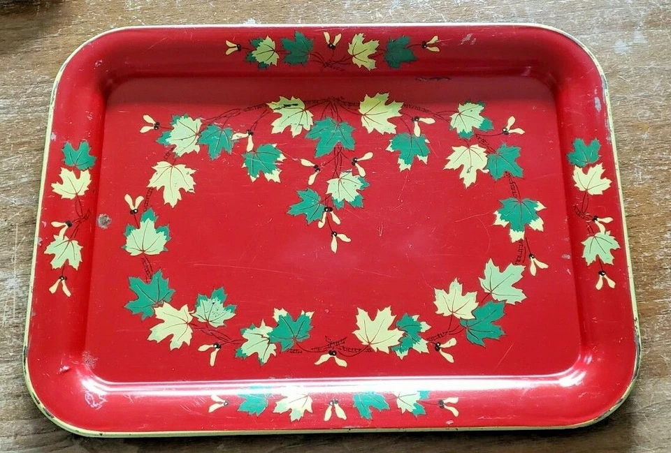 VINTAGE SET OF 3 METAL RECTANGULAR SERVING TRAYS RED WITH LEAVES TOLE WARE - Image 4 of 4