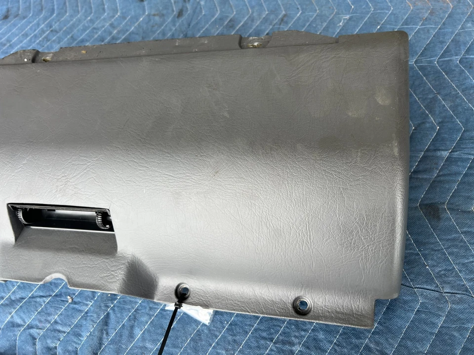 Volvo 740 940 1989-1995 sedán tablero derecho guantera compartimento gris OEM #3685EM Foto 4 de 4