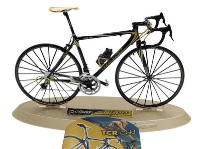 VTG 2002 Giant TCR ONCE Gold 1:8 Scale Die Cast Bicycle Tour de