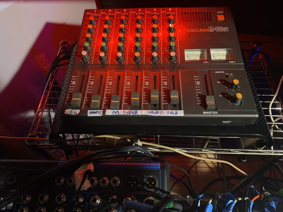 6-дорожечный аналоговый настольный микшер Tascam M-06st, верхний микшер. Grt для барабанов прямой выход. Японский - Изображение 3 из 3