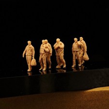 3D printed 1/72 WW II US "B-29 bomber crew combat preparation" 7 man group model