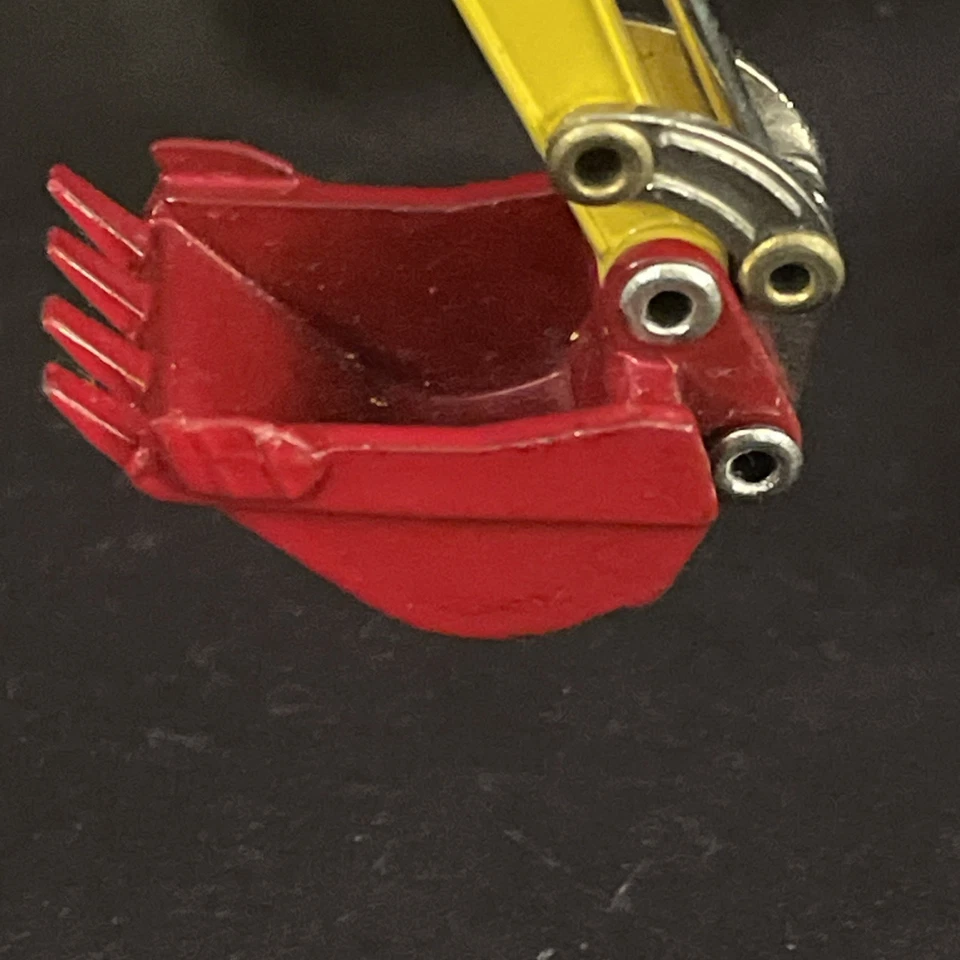 “MINT”.     SHINSEI - KATO HD-850G Fully Hydraulic Excavator 1:64. - Image 4 of 4