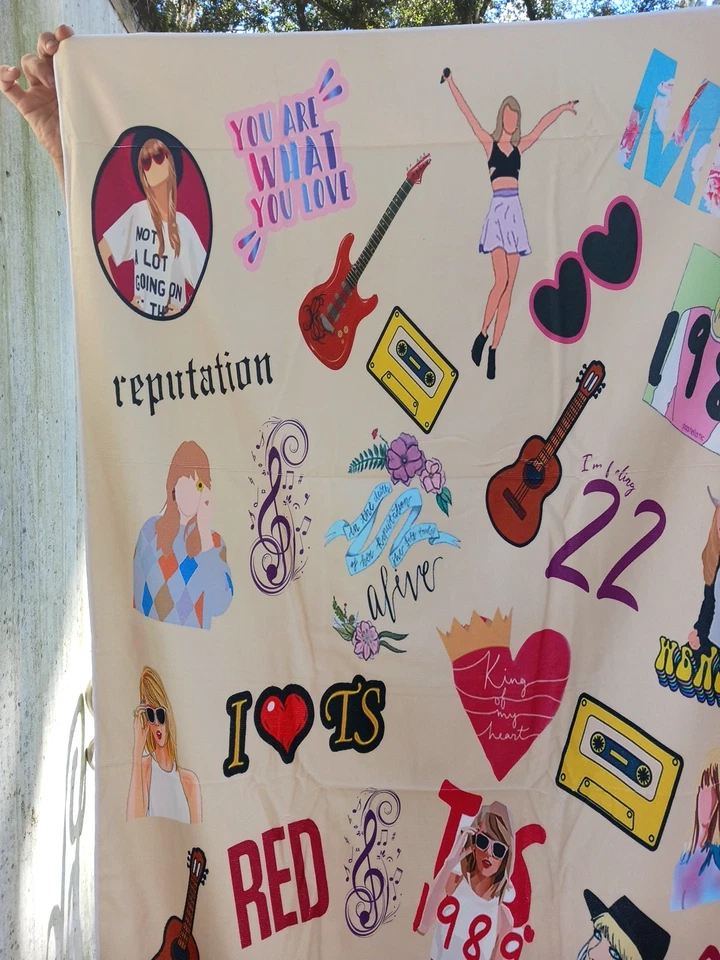 Manta / toalla / tiro Swifty. guitarra, disco, reputación, corazones. 31" x 62". Foto 2 de 4