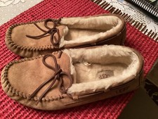 UGG Australia Women Dakota Moccasin Chestnut Slipper US Size 8