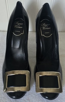 Roger Vivier  Black Patent Leather Pumps Size 37 US 7