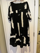Frank Usher Black And White Abstract Viscose Top Size L-XL