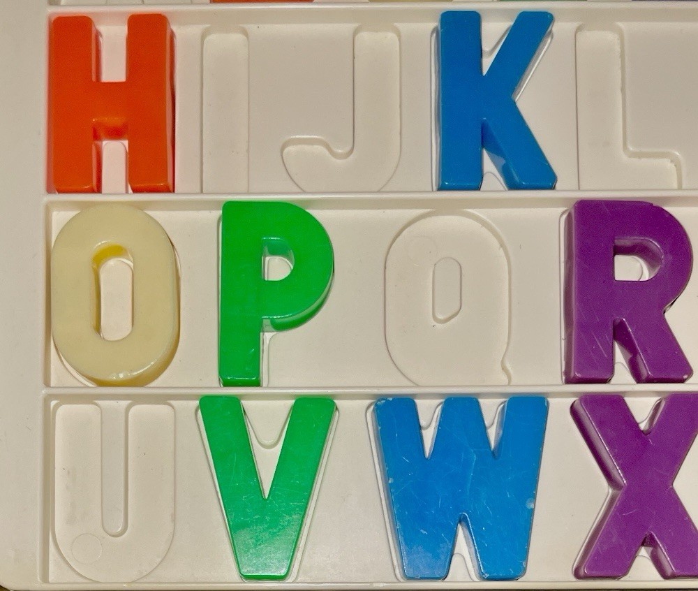 1 One Letter Vintage Fisher Price Magnet Alphabet School House Desk Replacement