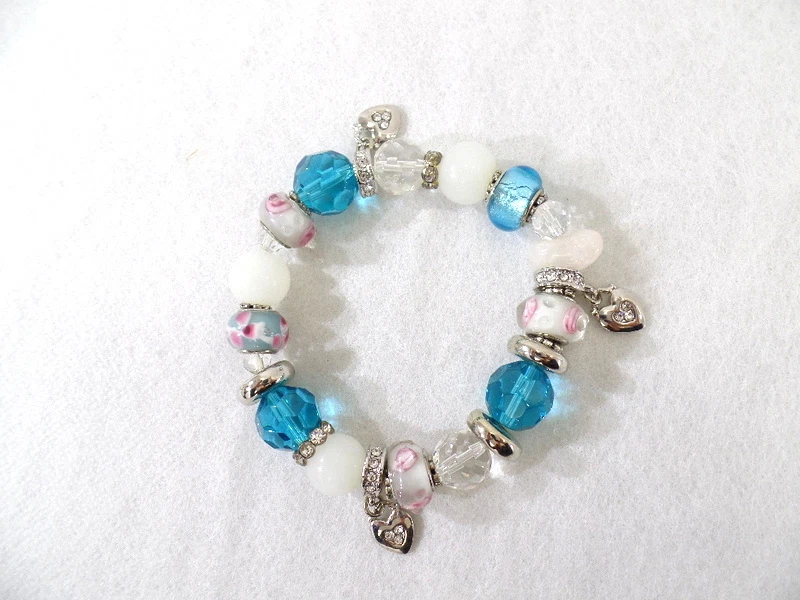 2 Armbänder mit Stretch - Einsatz türkis weiß rose Perlen Straßsteine 3 Herzen - Bild 4 von 4