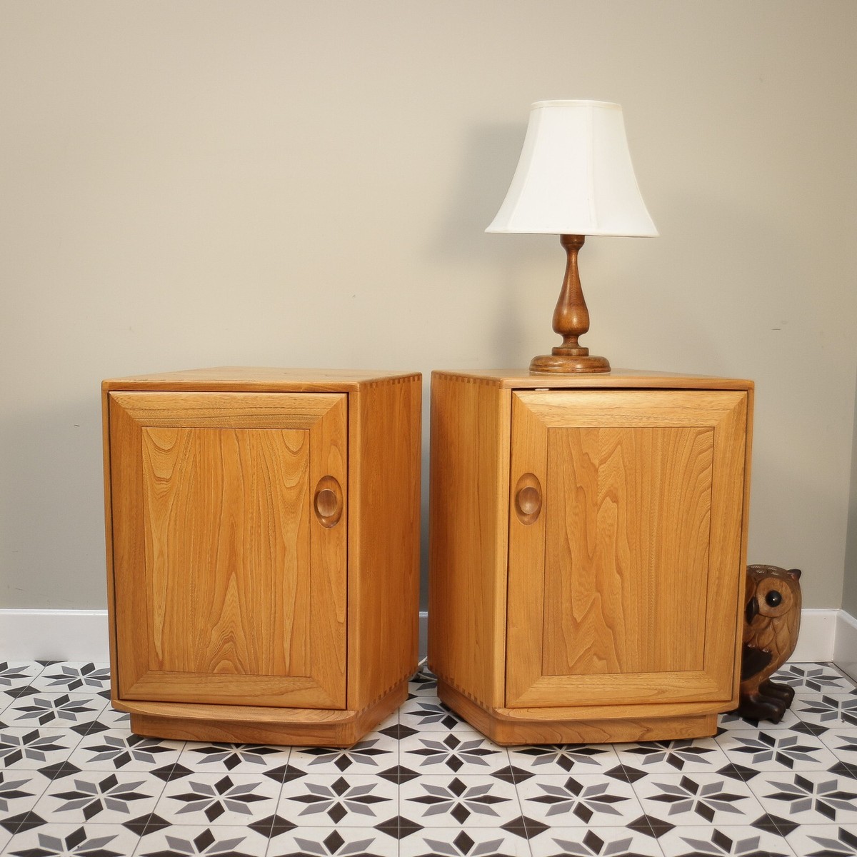 Ercol Windsor Bedside Cabinets End Units Lamp stands in light Elm