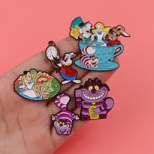 Alice im Wunderland 5x Pin Ansteckpin Emaille
