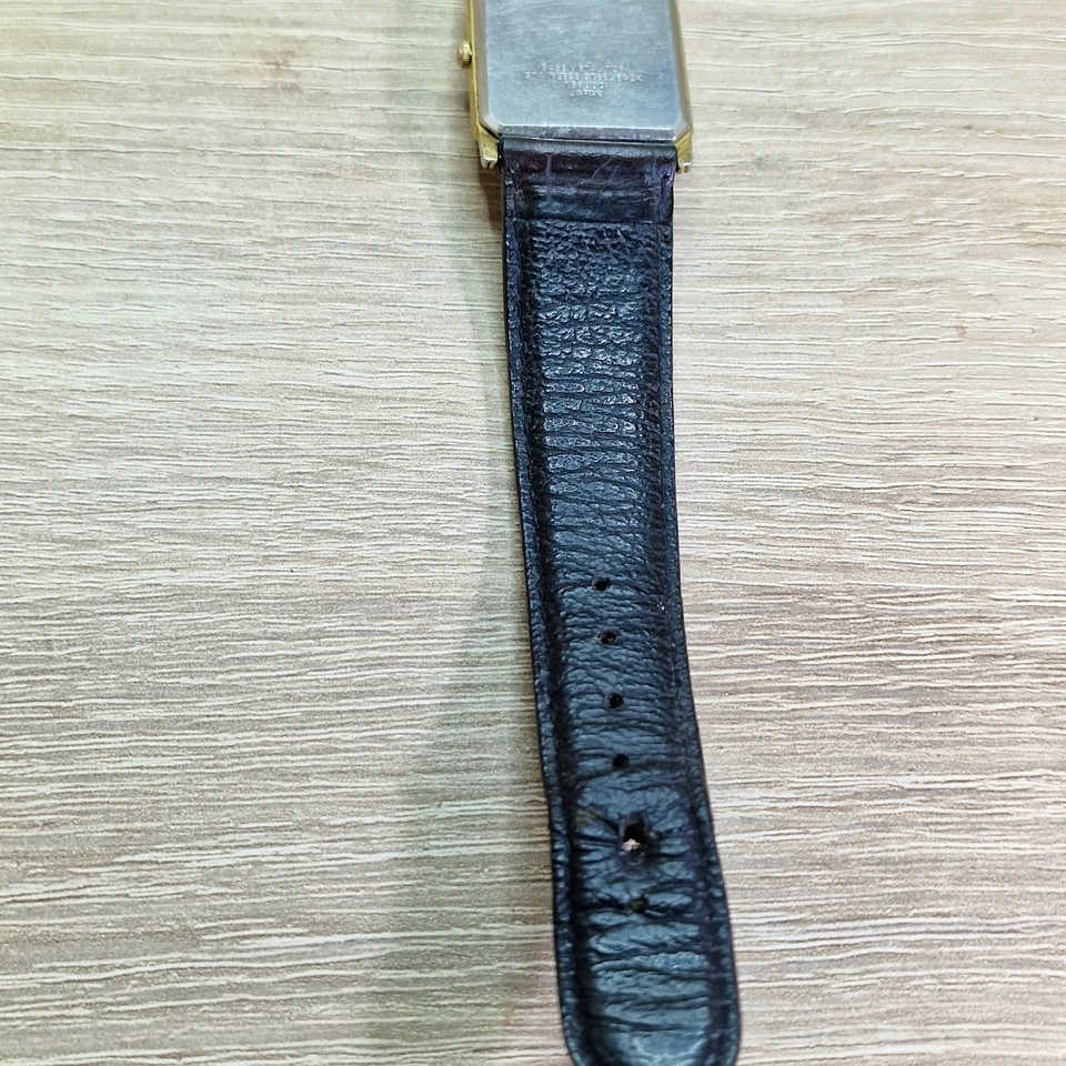 VINTAGE LUXURY TANK SMALL 14mm JAPAN "ACCURIST" NOT TESTED, SPARE OR REPAIR. - Image 4 of 4