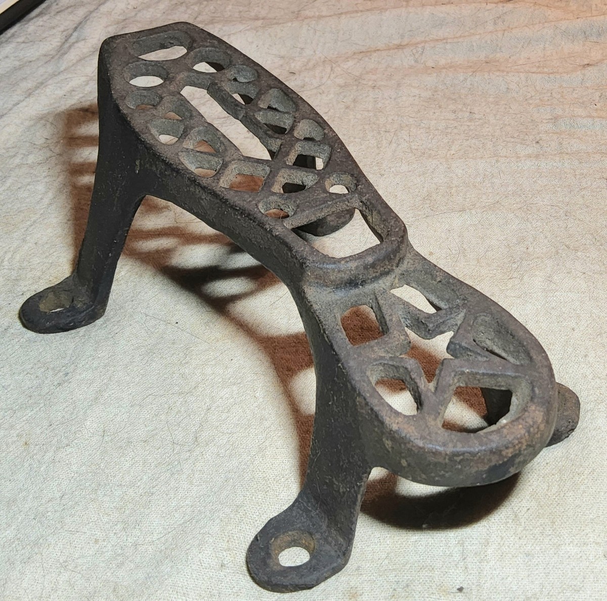 ANTIQUE CAST IRON SHOE SHINE FOOT REST STAND WITH STAR DESIGN - 7