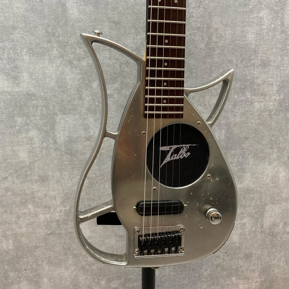 Guitarra Eléctrica Tokai Blazing Fire Talbo Jr TJR-498 Plateada Usada con Estuche Blando Foto 2 de 4