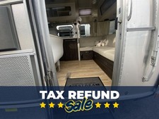 2016 Airstream International Signature 28RB (Rear Queen Bed)