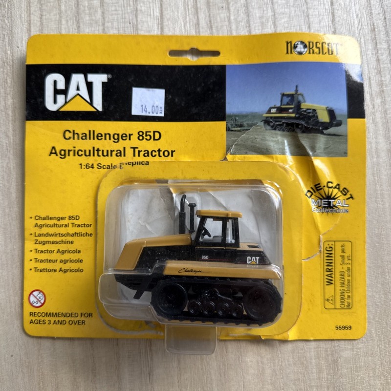 Vtg 1998 NORSCOT 1/64 scale Caterpillar challenger 85D ag tractor yellow - open