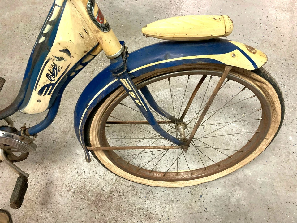 24" wheel Columbia step-thru, gas tanks, chrome chain guard, fenders - Image 4 of 4